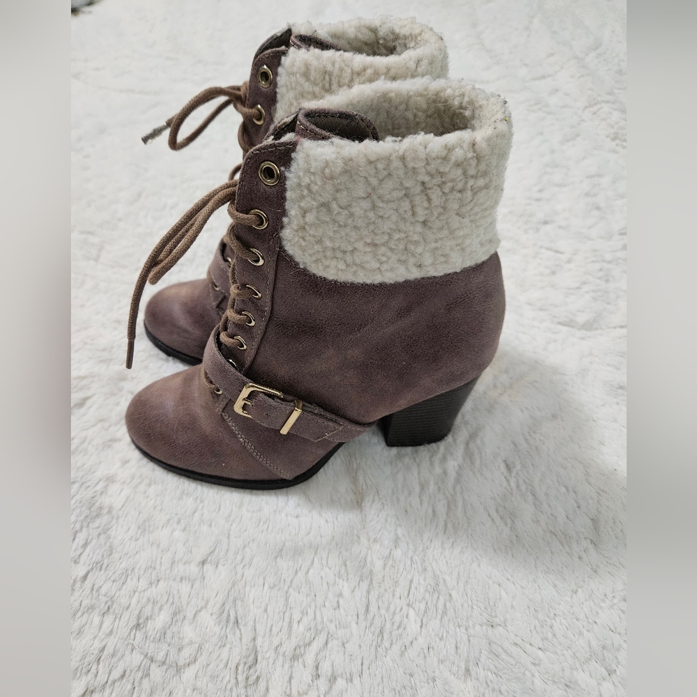 Express Winter Booties - Picture 3 of 4